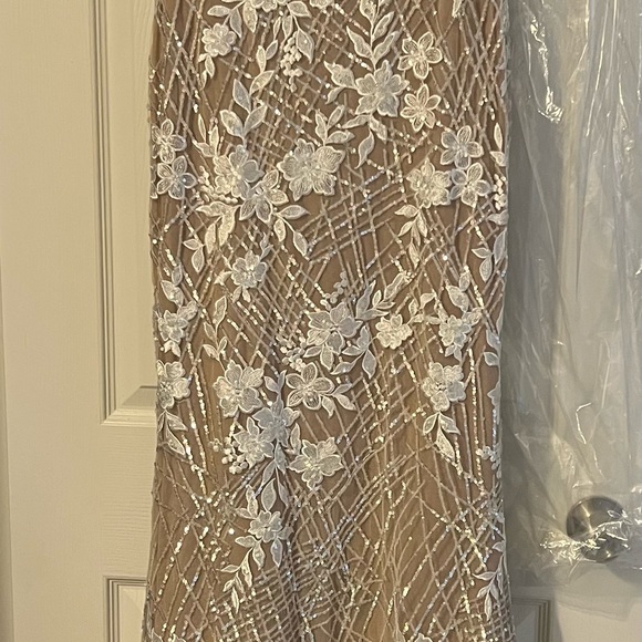 Porta and Scarlett Gown - Picture 3 of 6